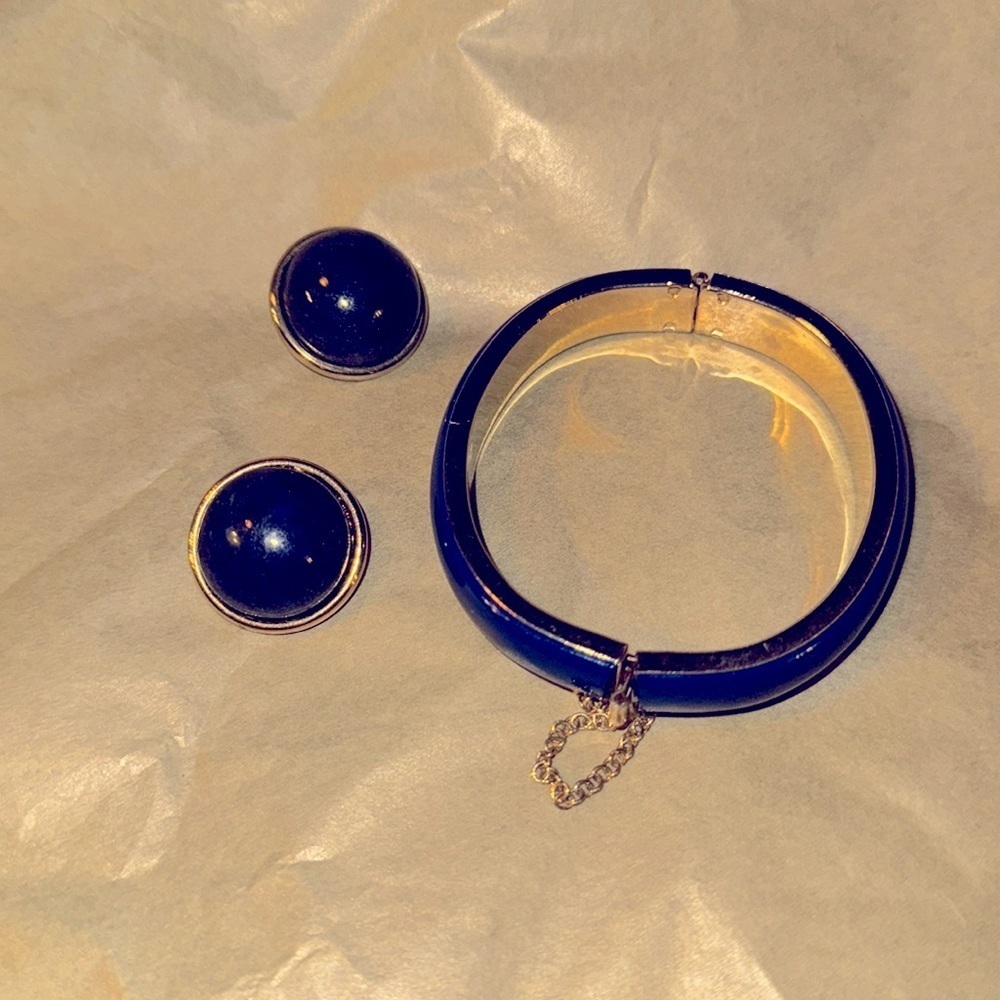 Vintage Dark Blue enamel/ Gold tone chained bracelet and clip on earrings